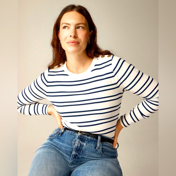 NWT J.Crew Perfect-fit Long Sleeve Crewneck With Lion Buttons - Picture 4 of 5